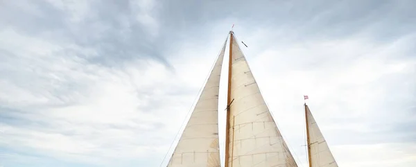 Vecchia Barca Vela Due Alberi Vintage Costoso Yawl Vele Scoglio — Foto Stock