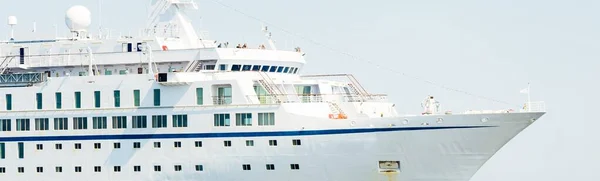 Navio Passageiros Navio Cruzeiro Navegando Mar Dia Claro Vista Panorâmica — Fotografia de Stock