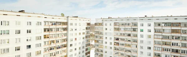 Casas Paneles Bloques Era Soviética Cielo Azul Nublado Paisaje Nublado —  Fotos de Stock