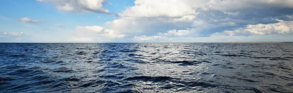 Mar Baltico Tramonto Drammatico Cielo Blu Dopo Tempesta Nuvole Cumulus — Foto Stock