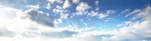 Czyste Błękitne Niebo Burzy Miękkie Światło Słoneczne Obraz Panoramiczny Faktura — Zdjęcie stockowe