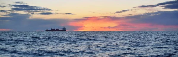 Golden Sunset Sky Reflecting Water Panoramic View Sailing Boat Cargo — Stock Photo, Image