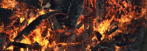 Ruínas Casa Campo Madeira Cerca Uma Chama Texturas Fogo Fumaça — Fotografia de Stock