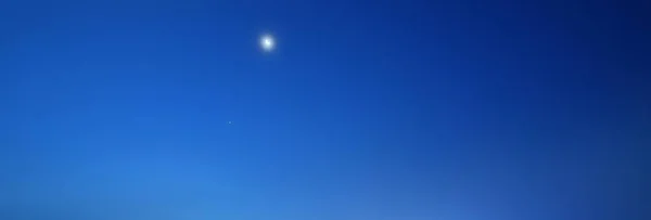 Klarblå Glödande Himmel Stjärnor Månuppgång Skymning Natt Begreppskonst Meteorologi Himmel — Stockfoto