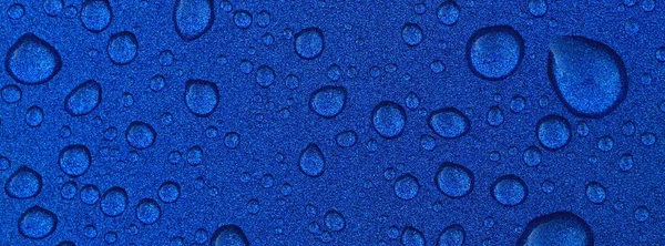 明亮的蓝色背景 晶莹的水滴 摘要图案 概念艺术 亮晶晶 油漆纹理 图形资源 宏观摄影 水处理 — 图库照片