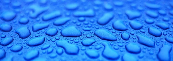 Bright Blue Background Crystal Clear Drops Raindrops Abstract Pattern Wallpaper — Stock Photo, Image