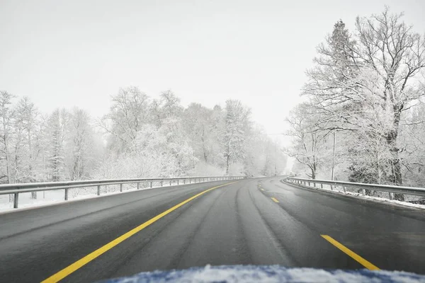 Empty Highway Asphalt Road Snow Covered Forest Canada Nature Christmas — Photo