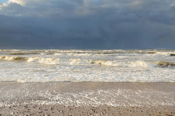 Балтійський Морський Берег Піщані Дюни Пляж Після Шторму Драматичне Небо — стокове фото