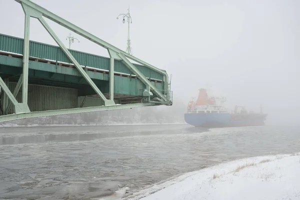 Frozen River Large Cargo Ship Swing Bridge Snow Thick Fog — Fotografia de Stock