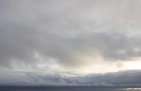 Ornamentale Wolken Dramatischer Himmel Wolkendecke Sanftes Sonnenlicht Panoramabild Textur Hintergrund — Stockfoto