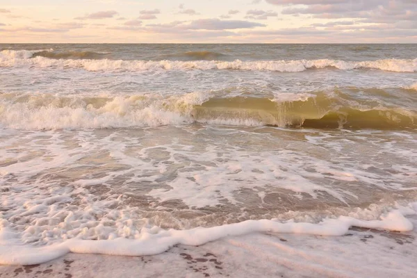 Ostseestrand Sanddünen Bei Sonnenuntergang Sanftes Sonnenlicht Klarer Himmel Mit Leuchtenden — Stockfoto