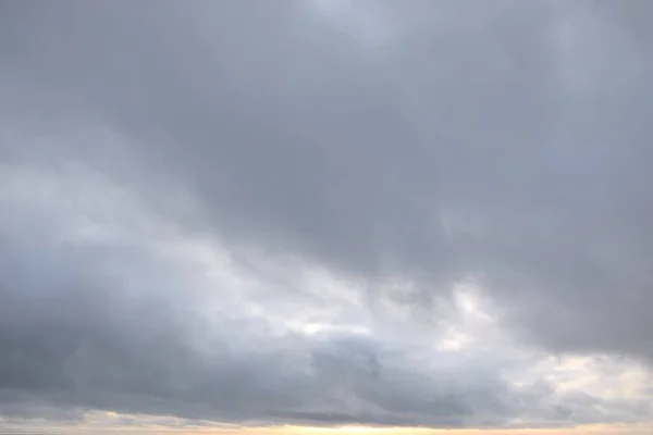 Decoratieve Wolken Dramatische Lucht Wolkendek Zacht Zonlicht Panoramisch Beeld Textuur — Stockfoto