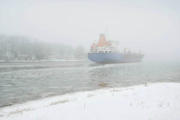 Frozen River Large Cargo Ship Snow Thick Fog Concept Winter —  Fotos de Stock