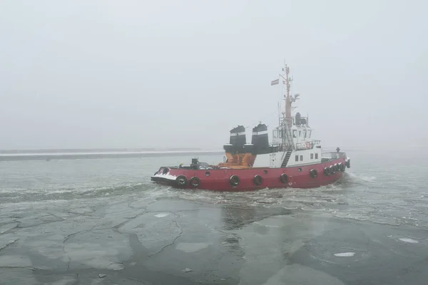 Tug Boat Thick Fog Baltic Sea Winter Seascape Freight Transportation — Zdjęcie stockowe