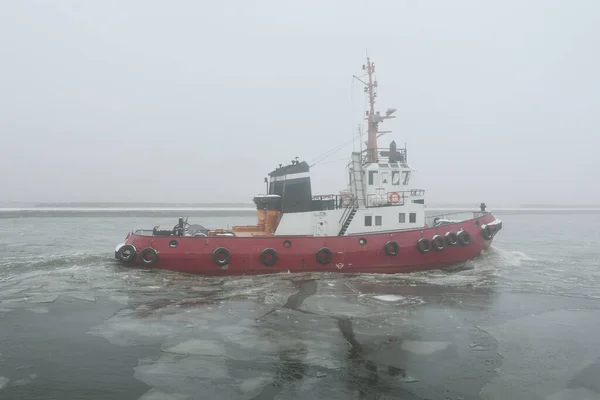 Tug Boat Thick Fog Baltic Sea Winter Seascape Freight Transportation — Stockfoto