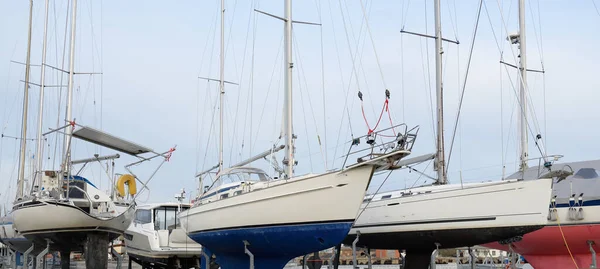 Segelboote Die Einem Yachtclub Land Stehen Service Reparatur Überwinterung Transport — Stockfoto
