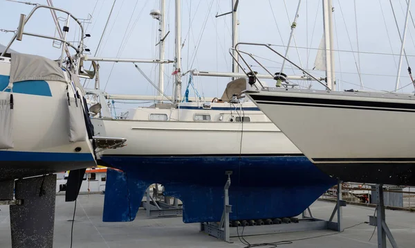 Sailboats Standing Land Yacht Club Service Repair Winterization Transportation Sport — ストック写真