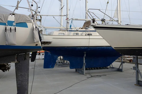 Sailboats Standing Land Yacht Club Service Repair Winterization Transportation Sport — Stock Fotó