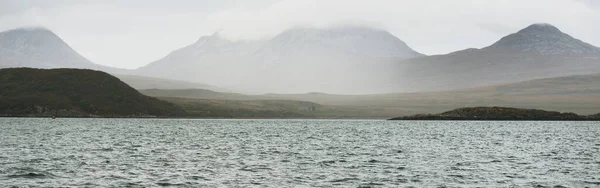 Hory Tyčí Pod Temnou Bouřkovou Oblohou Dramatické Mraky Jura Island — Stock fotografie