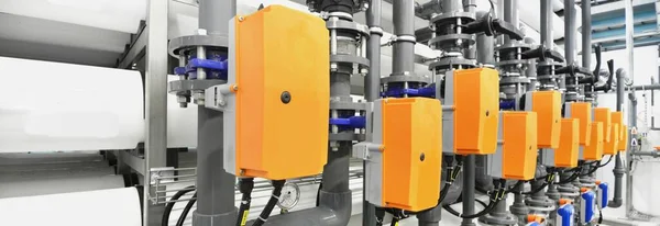 逆浸透圧工業用水処理場 パイプの視覚的なリズム 作業安全 インフラ — ストック写真