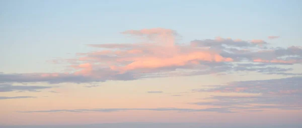 Clear Blue Sky Glowing Pink Cirrus Cumulus Clouds Storm Sunset — Stockfoto