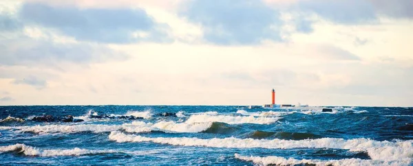 Ένας Μοναχικός Φάρος Κάτω Από Δραματικό Ηλιοβασίλεμα Βαλτική Θάλασσα Κόλπος — Φωτογραφία Αρχείου