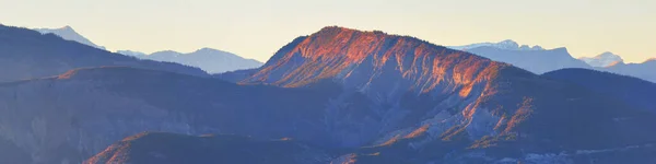 Горные Вершины Солнечный Зимний День Мягкий Солнечный Свет Французские Альпы — стоковое фото