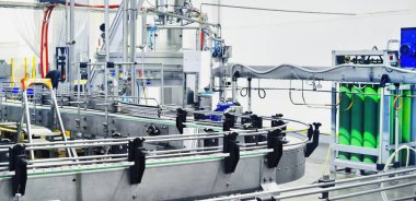Maden içme suyu üretimi. Fabrikadaki nakliye hattı. Teknoloji, kimya, ısıtma, iş güvenliği, arz, altyapı