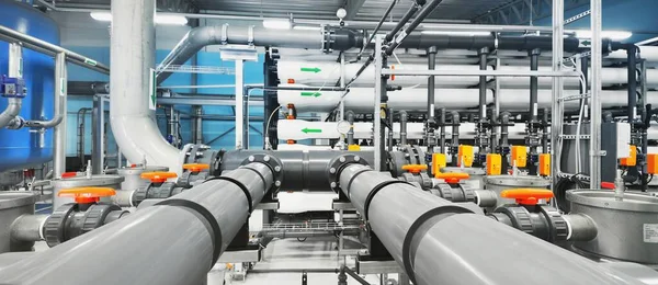 Umkehrosmose Industrielle Stadtwasseraufbereitungsanlage Weitwinkelperspektive Technik Chemie Heizung Arbeitssicherheit Versorgung Infrastruktur — Stockfoto