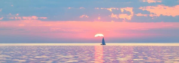 Sloop Rigged Yacht Sailing Open Baltic Sea Sunset Colorful Evening — ストック写真
