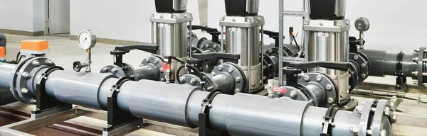 Ters osmoz endüstriyel şehir su arıtma istasyonu için pompa istasyonu. Teknoloji, kimya, ısıtma, iş güvenliği, arz, altyapı