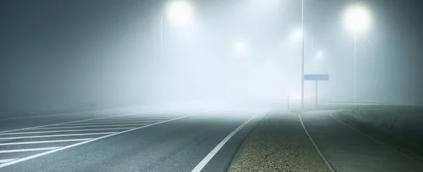 Vista Panorámica Nueva Carretera Iluminada Una Niebla Por Noche Luces — Foto de Stock