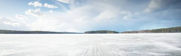 Lago Congelado Bosque Pinos Atardecer Textura Hielo Tractor Rastrea Cerca — Foto de Stock