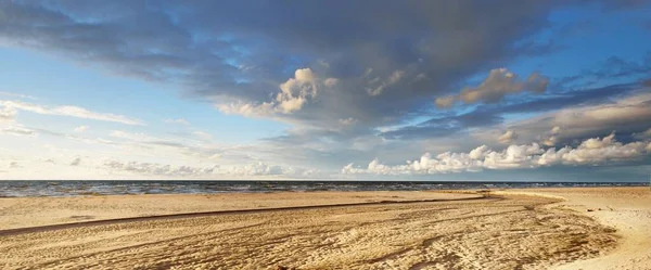 Epic Cumulus Clouds Sandy Baltic Sea Shore Thunderstorm Dry River — Stock Photo, Image