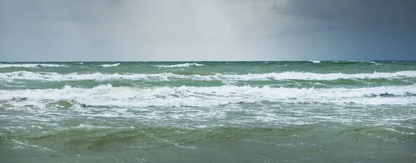 Ostsee Unter Dunklen Dramatischen Wolken Nach Gewitter Ventspils Lettland Epische — Stockfoto