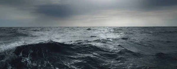 Morze Bałtyckie Podczas Burzy Fale Rozpryski Wody Wspaniały Krajobraz Morski — Zdjęcie stockowe
