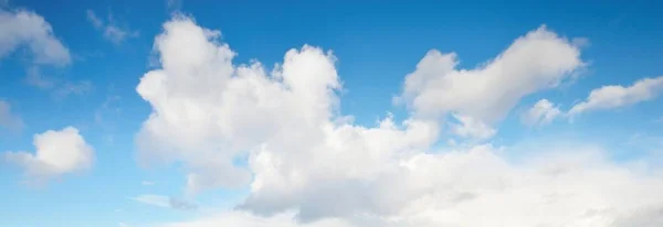 Nuvole Ornamentali Cielo Drammatico Paesaggio Nuvole Luce Solare Soffusa Immagine — Foto Stock