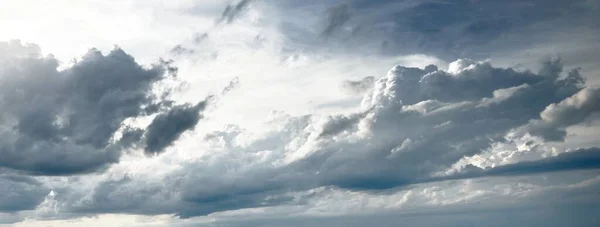 Καθαρός Μπλε Ουρανός Μετά Την Καταιγίδα Μαλακό Φως Πανοραμική Εικόνα — Φωτογραφία Αρχείου