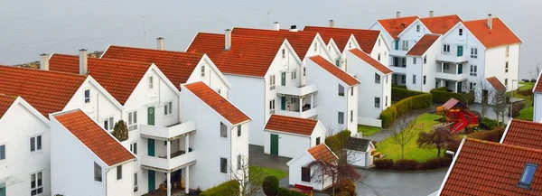 Panoramautsikt Över Moderna Traditionella Husen Med Kaklade Tak Faluröd Färg — Stockfoto