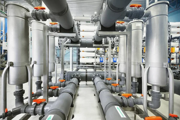 Umkehrosmose Industrielle Stadtwasseraufbereitungsanlage Weitwinkelperspektive Technik Chemie Heizung Arbeitssicherheit Versorgung Infrastruktur — Stockfoto