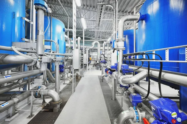 Nagy Kék Tartályok Egy Ipari Város Víztisztító Kazánház Széles Látószög — Stock Fotó