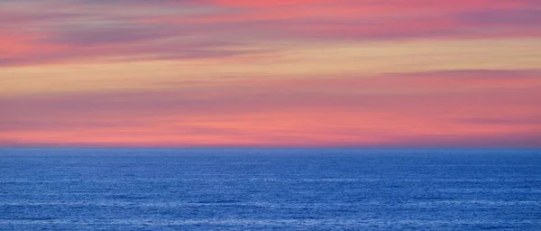 Colorful Sunset Sky Sea Shore Storm Dramatic Glowing Golden Pink — Stock Photo, Image