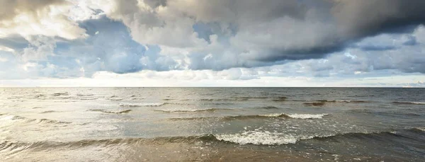 Clear Sky Glowing Cumulus Clouds Baltic Sea Shore Thunderstorm Sunset — Stock Photo, Image