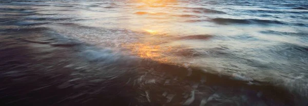 Épico Colorido Brilhante Rosa Por Sol Nuvens Acima Mar Depois — Fotografia de Stock