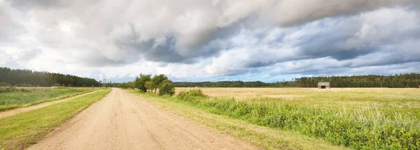 Camino Rural Vacío Través Los Campos Después Lluvia Cielo Dramático — Foto de Stock