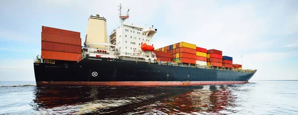 Large Cargo Container Ship Sailing Open Sea Usa Panoramic View — Stockfoto