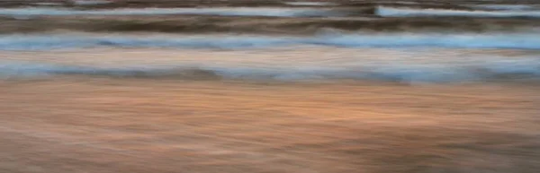 Морські Хвилі Текстура Бризок Барвисте Небо Відбивається Воді Ідилічний Морський — стокове фото