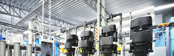 Pumpstation Zur Industriellen Stadtwasseraufbereitung Mit Umkehrosmose Weitwinkelperspektive — Stockfoto