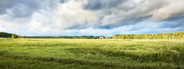 Campo Agrícola Rural Depois Chuva Céu Dramático Paisagem Épica Fickle — Fotografia de Stock