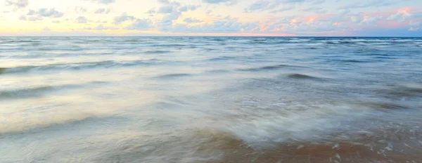 Épique Coloré Lumineux Coucher Soleil Doré Nuages Dessus Mer Après — Photo